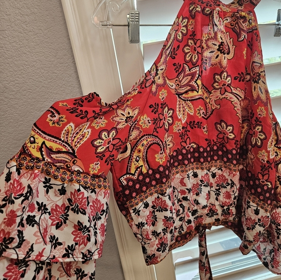 Ups & Down crop top size medium - Picture 2 of 8